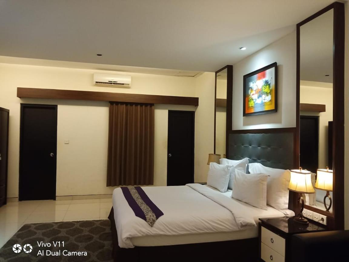 Ayla City Hotel Sorong Exterior foto