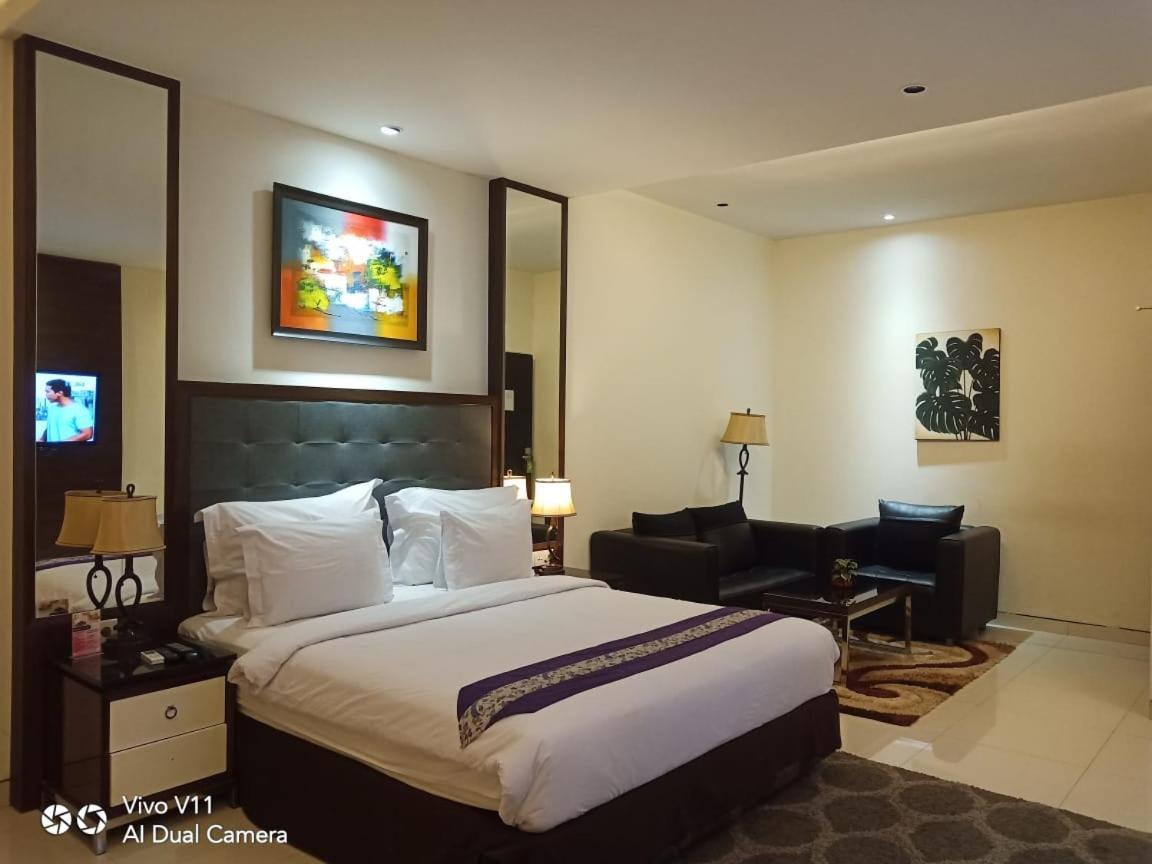 Ayla City Hotel Sorong Exterior foto
