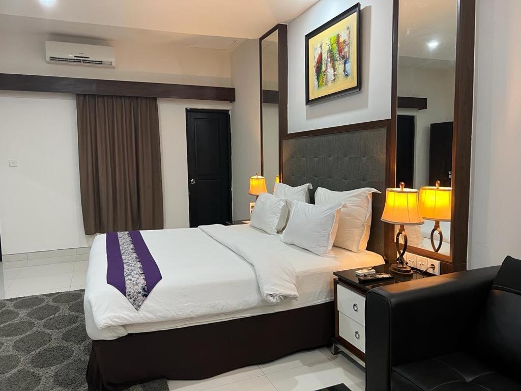 Ayla City Hotel Sorong Exterior foto
